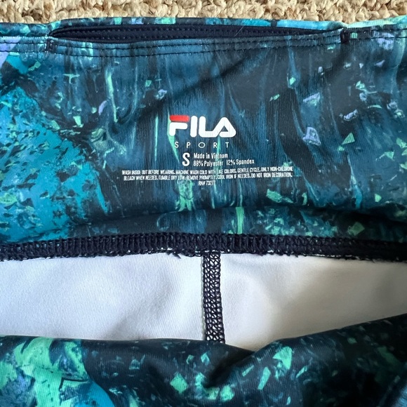 Women’s Fila Compression High Waisted Cropped Leggings - Picture 3 of 3